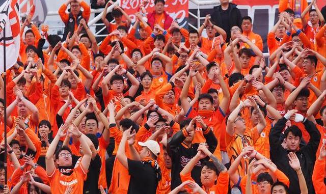 西亚卡姆回归赛场，赛况扑朔迷离首场状态亮眼，TL观众沸腾！