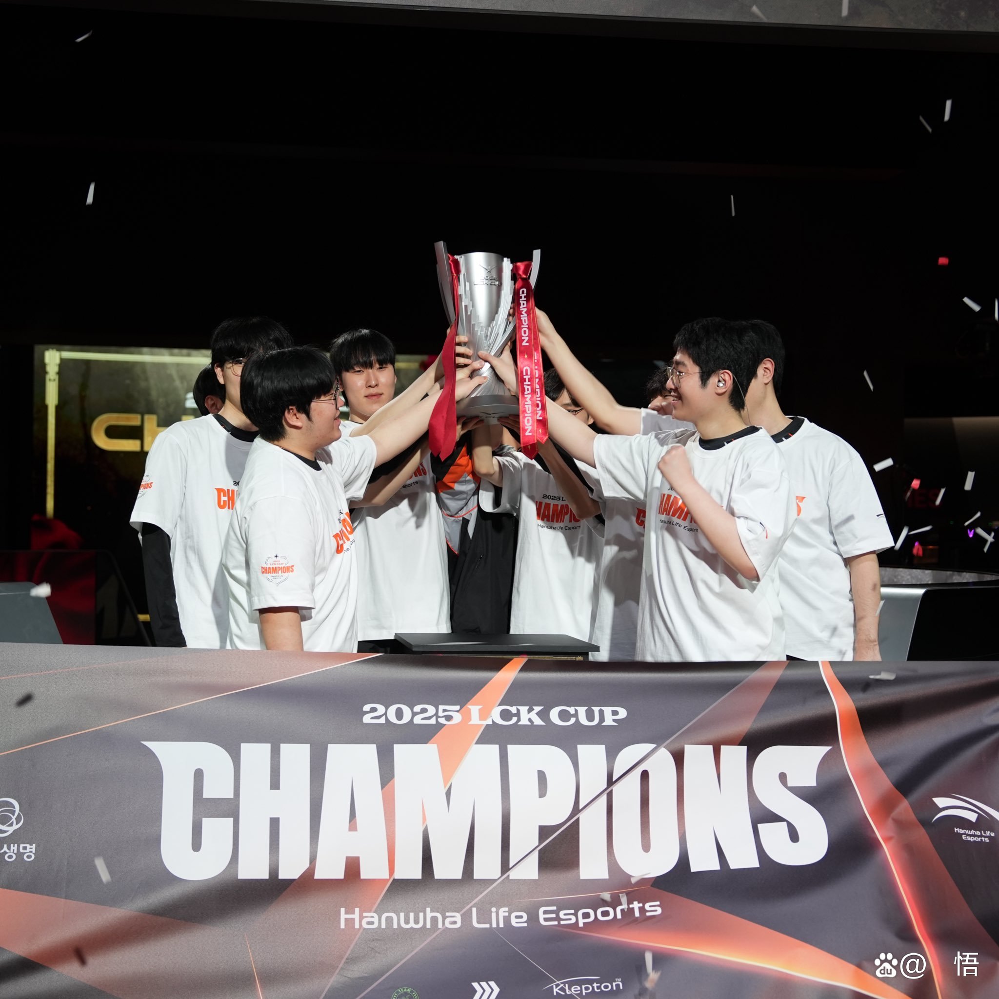 包含JackeyLove意外战胜SKT，最后时刻胜出引爆全场！的词条