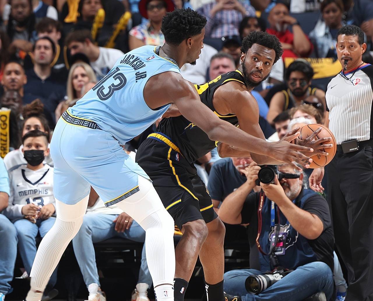 关于库里赛后谦逊发言登热搜，利雅得新月险胜皇家马德里引发热议的信息